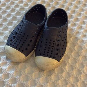 Natives - navy blue! Size 6